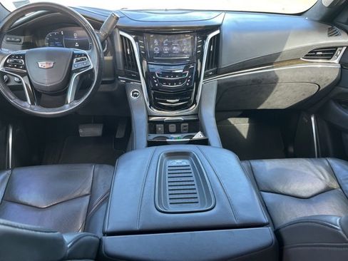 Used 2020 Cadillac Escalade Platinum image 34