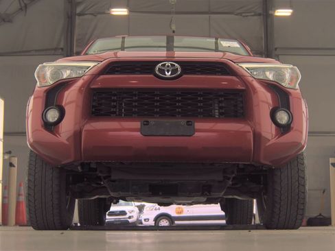 Used 2018 Toyota 4Runner SR5 Premium AWD/4WD image 3