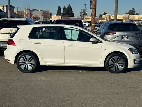 Used 2016 Volkswagen e-Golf SE w/ DC Fast Charging Package image 3