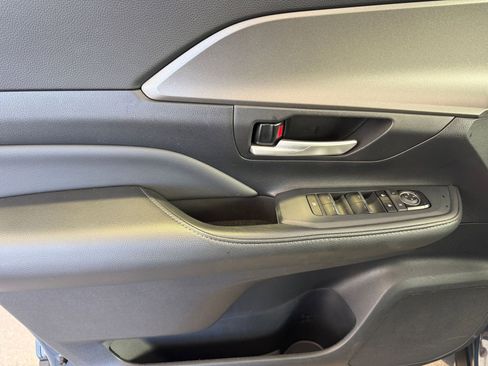Used 2025 Toyota Grand Highlander XLE image 20