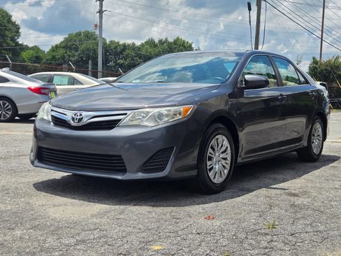 Used 2013 Toyota Camry LE FWD image 2