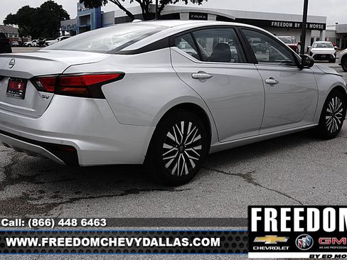 Used 2024 Nissan Altima 2.5 SV FWD image 37