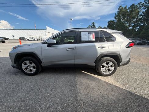 Used 2021 Toyota RAV4 XLE FWD image 5