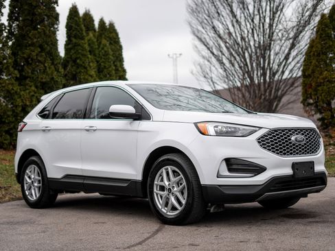 Used 2023 Ford Edge SEL image 3