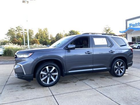 Used 2025 Honda Pilot Elite image 6