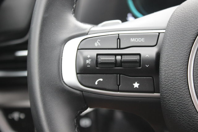 Used 2025 Kia Sportage EX AWD/4WD image 16