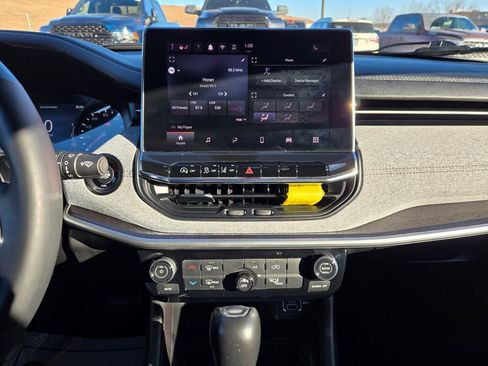 Used 2022 Jeep Compass Latitude image 19