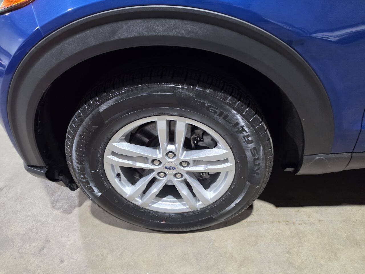 Used 2020 Ford Explorer XLT w/ Equipment Group 202A AWD/4WD image 23