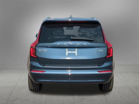 Used 2026 Volvo XC90 B5 Plus w/ Protection Package Premier image 5