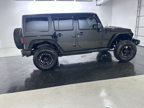 Used 2015 Jeep Wrangler Unlimited Rubicon AWD/4WD image 17