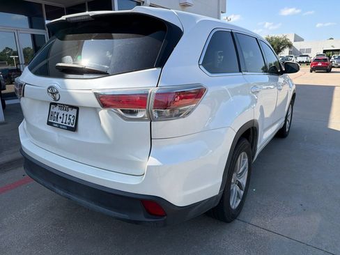 Used 2016 Toyota Highlander LE FWD image 5