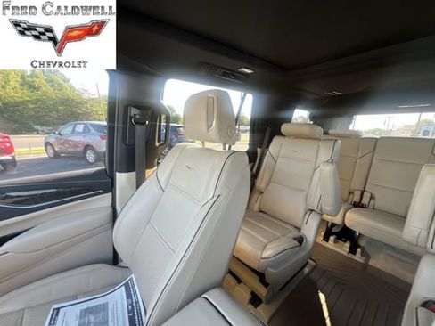 Used 2022 Cadillac Escalade Premium Luxury AWD/4WD image 12