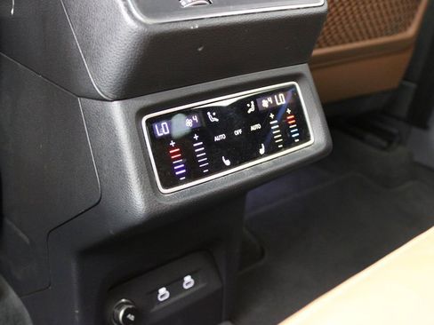 Used 2022 Audi e-tron Prestige w/ Prestige Package image 36