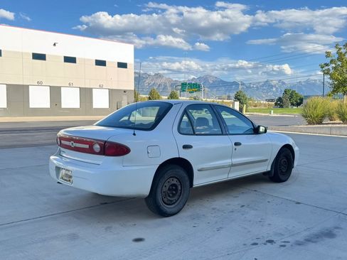 Used 2003 Chevrolet Cavalier Sedan w/ Preferred Equipment Group FWD image 5