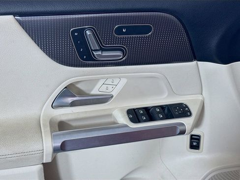 Used 2020 Mercedes-Benz GLB 250 GLB 250 image 17