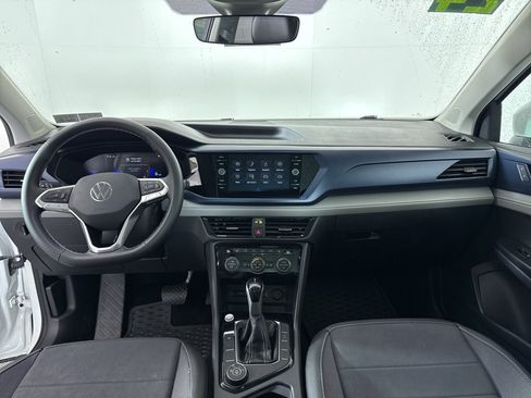 Used 2024 Volkswagen Taos SE w/ Panoramic Sunroof Package image 4