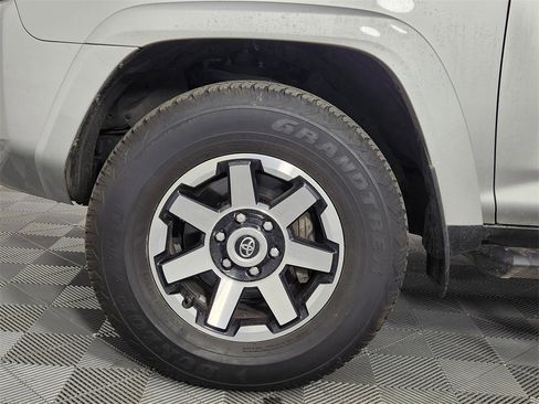 Used 2022 Toyota 4Runner TRD Off-Road image 15