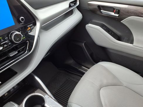 Used 2024 Toyota Highlander Platinum AWD/4WD image 37