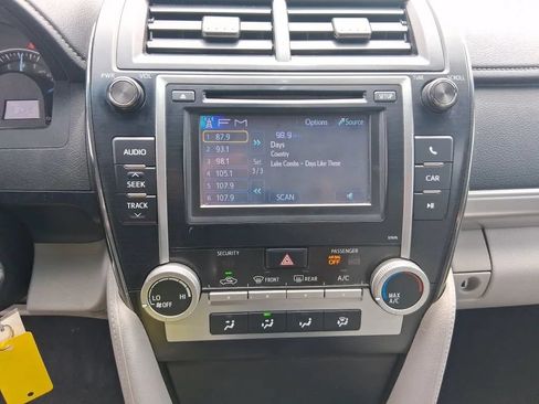 Used 2013 Toyota Camry LE FWD image 16