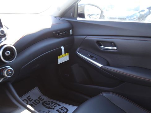 Used 2024 Nissan Sentra SR w/ SR Premium Package image 16