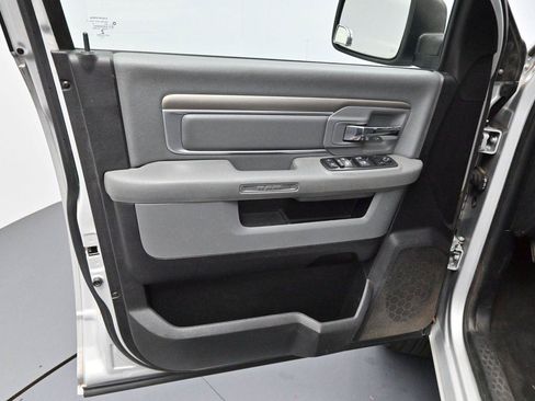 Used 2015 RAM 1500 Classic SLT AWD/4WD image 9
