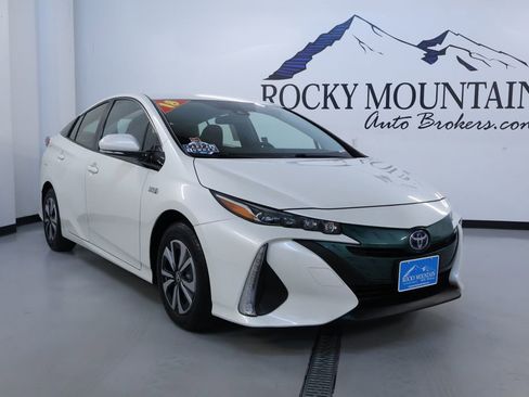 Used 2018 Toyota Prius Prime Premium image 1