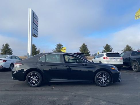 Used 2023 Toyota Camry SE image 4