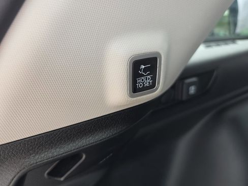 Used 2023 Jeep Grand Cherokee Limited image 16