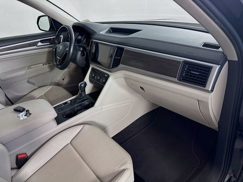 Used 2018 Volkswagen Atlas SE w/ R-Line Package FWD image 30