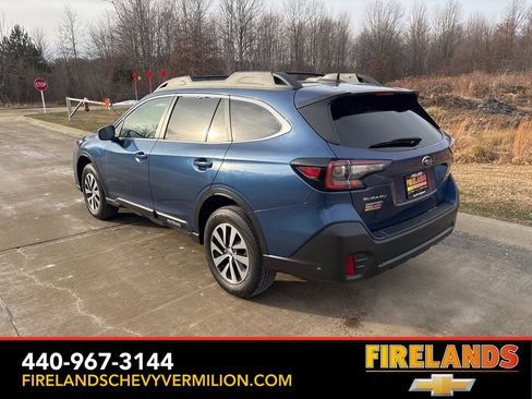 Used 2022 Subaru Outback Premium image 3