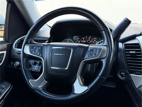 Used 2019 GMC Yukon XL Denali w/ Denali Ultimate Package AWD/4WD image 8