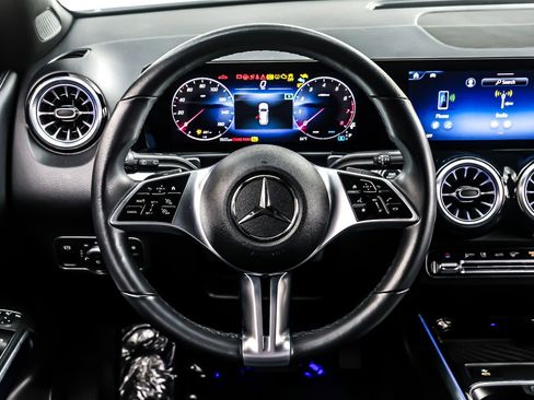 Used 2024 Mercedes-Benz GLB 250 image 18