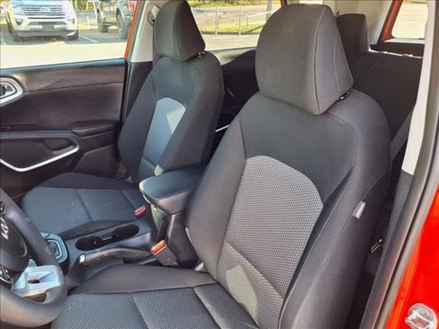 Used 2023 Kia Soul LX w/ LX Technology Package image 12