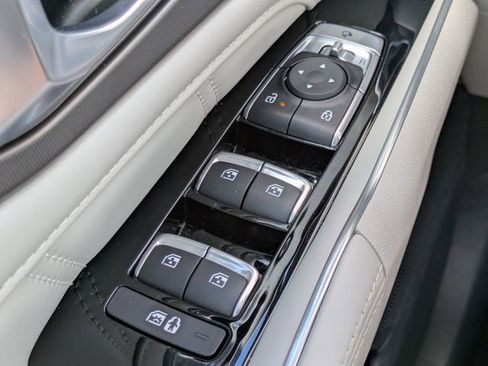 Used 2025 Kia Sorento SX FWD image 25