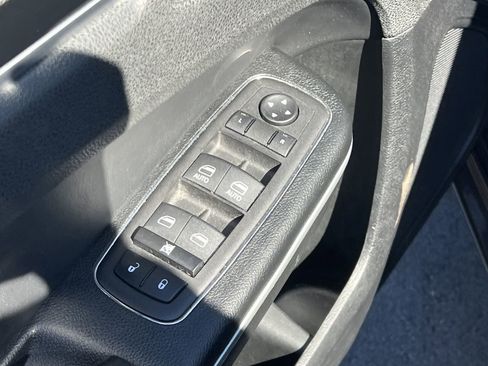 Used 2023 Chrysler 300 S image 18