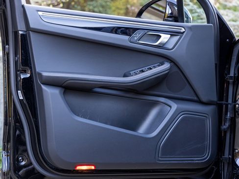 Certified 2022 Porsche Macan image 22