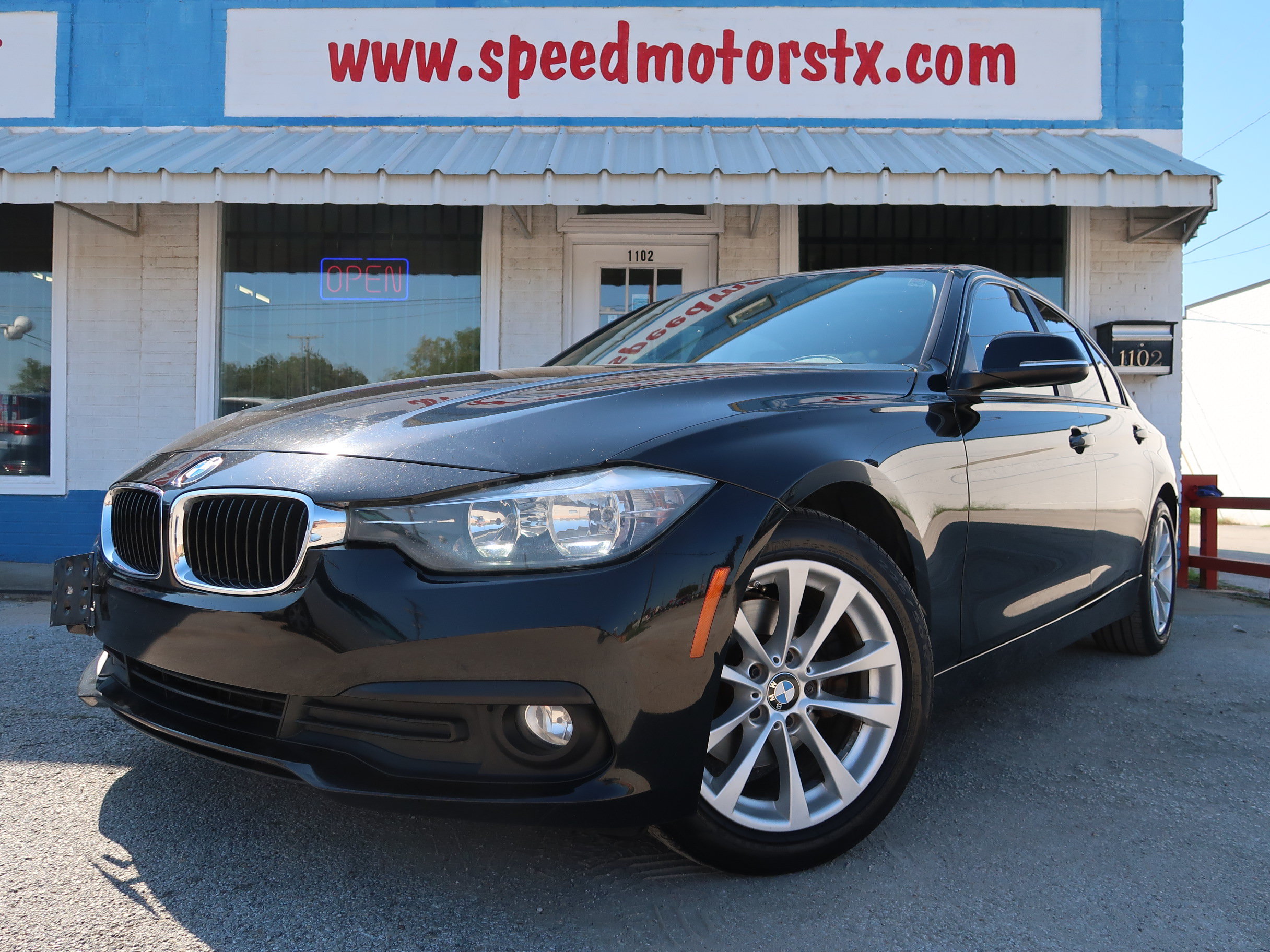 Used 2017 BMW 320i Sedan RWD image 1