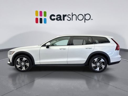 Used 2025 Volvo V60 B5 Cross Country Plus AWD/4WD image 2
