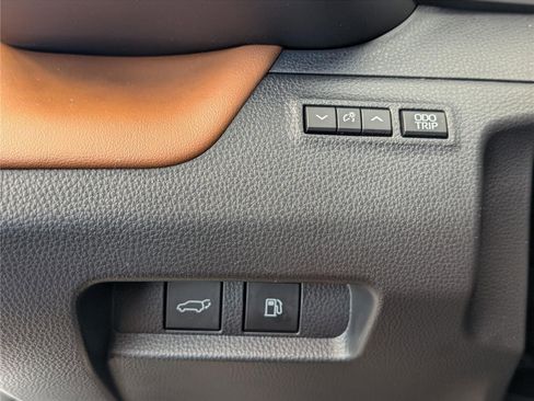 Used 2025 Toyota Crown Signia image 23