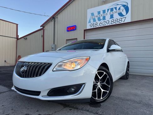 Used 2017 Buick Regal Sport Touring image 8