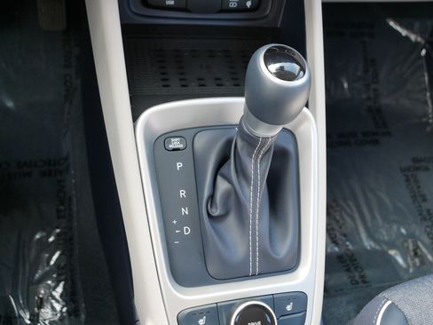 Certified 2025 Hyundai Venue Limited FWD image 24