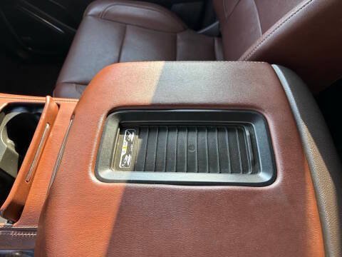 Used 2019 Chevrolet Suburban Premier AWD/4WD image 34