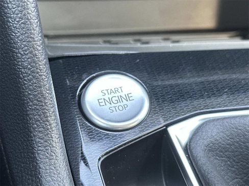 New 2026 Volkswagen Taos SEL image 23