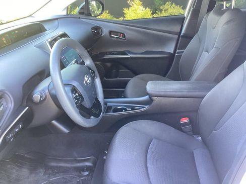 Used 2020 Toyota Prius LE AWD/4WD image 3