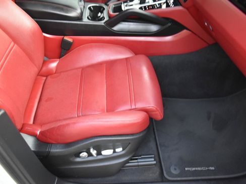 Used 2019 Porsche Cayenne AWD/4WD image 30