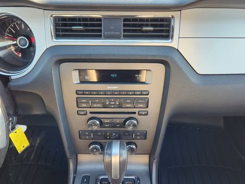 Used 2014 Ford Mustang Premium image 18