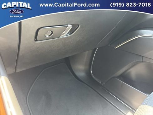 Used 2023 Cadillac Escalade Premium Luxury AWD/4WD image 28