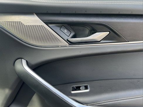 Used 2025 Jaguar F-PACE R-Dynamic S image 21