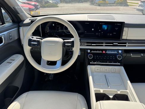 Used 2025 Hyundai Santa Fe Limited FWD image 19