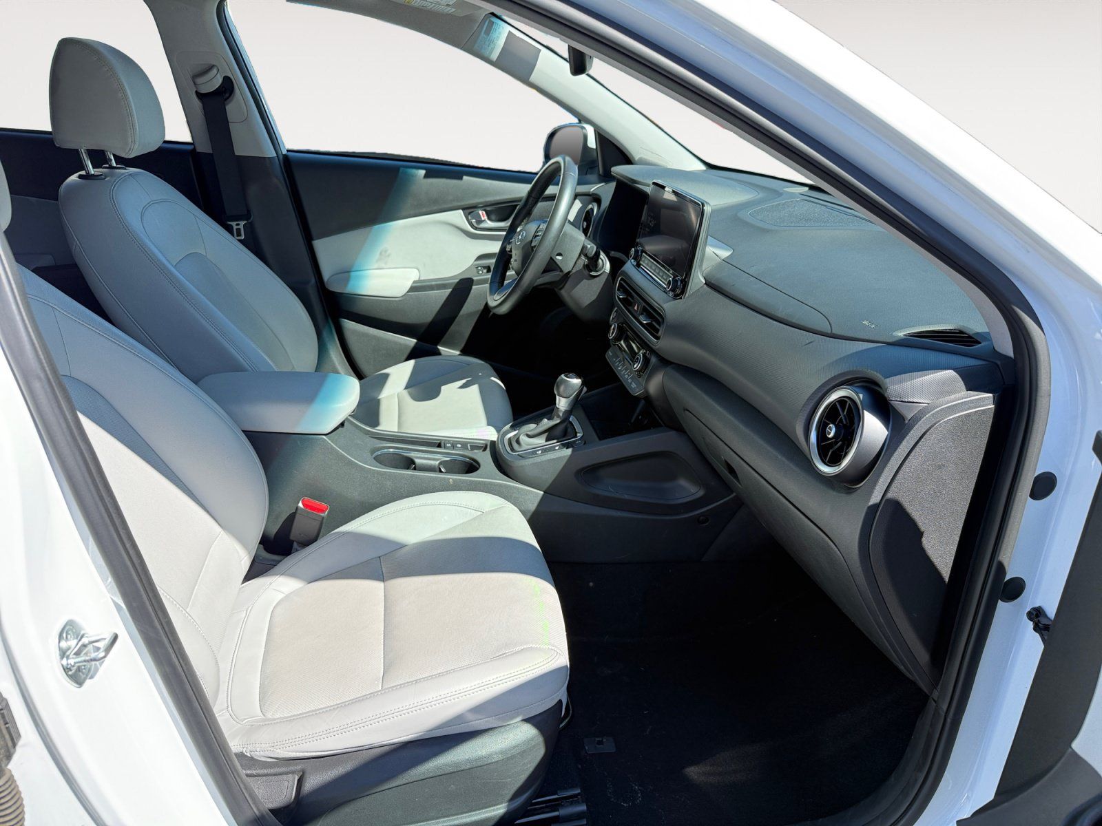 Used 2023 Hyundai Kona Limited AWD/4WD image 19